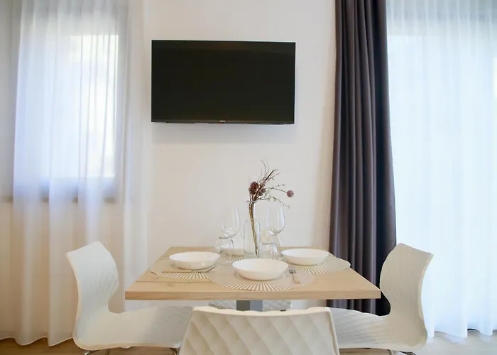 Bernina - 150 Metres To Bernina Express Apartament *