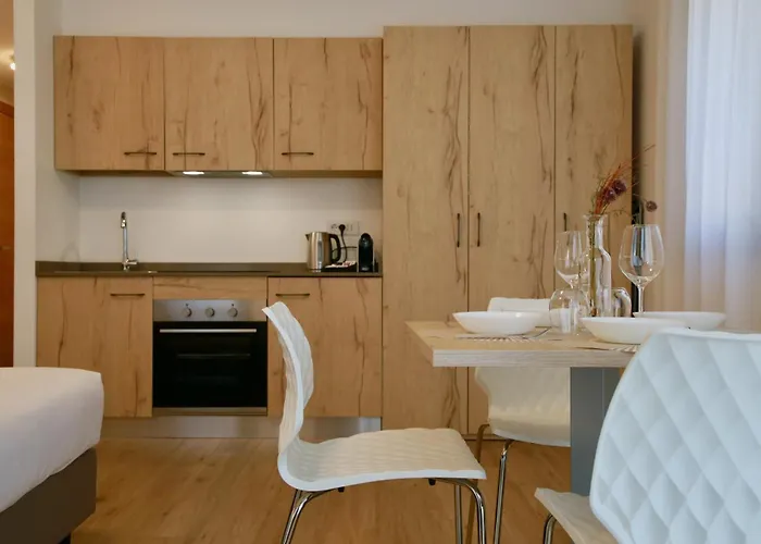 Bernina - 150 Metres To Bernina Express Apartament